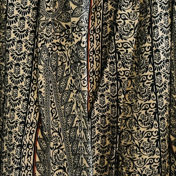 Vanessa Virginia Top EUC - Picture 2 of 2